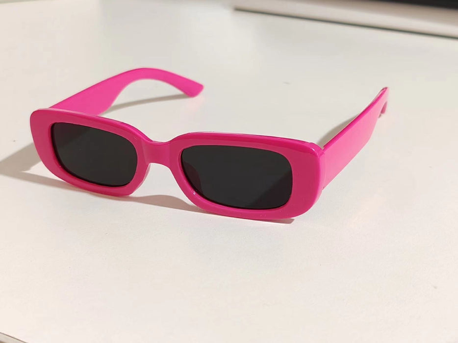 Wholesale Sunglasses with small square frames for slimming, trendy street photography, unisex style