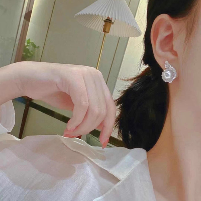 Wholesale Specially designed for niche angel wings, light luxury pearl earrings accessories, high-end pearl earrings