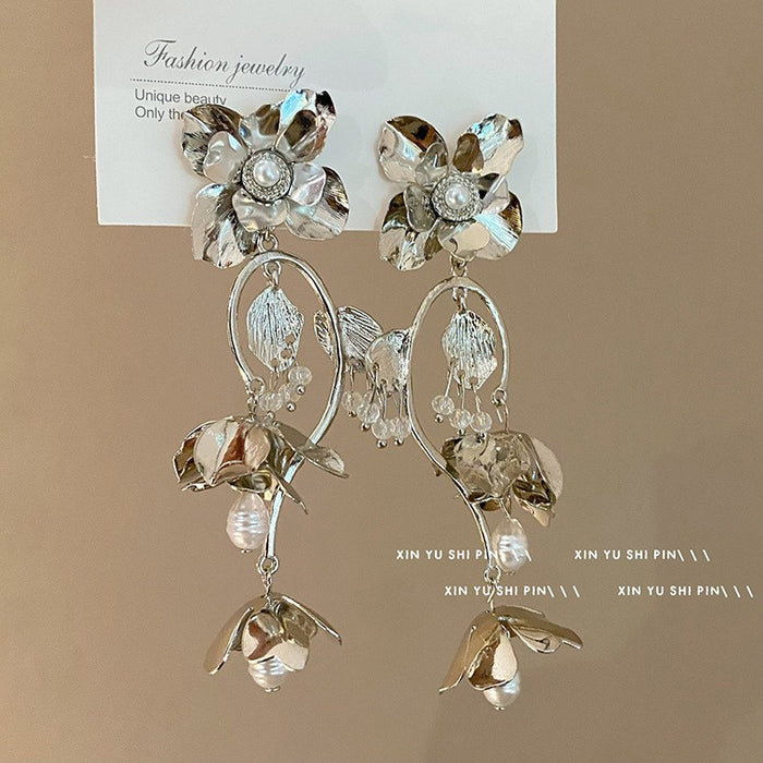 Wholesale Vintage metallic floral tassel earrings with a light luxury and high-end feel, niche design temperament, versatile and long earrings