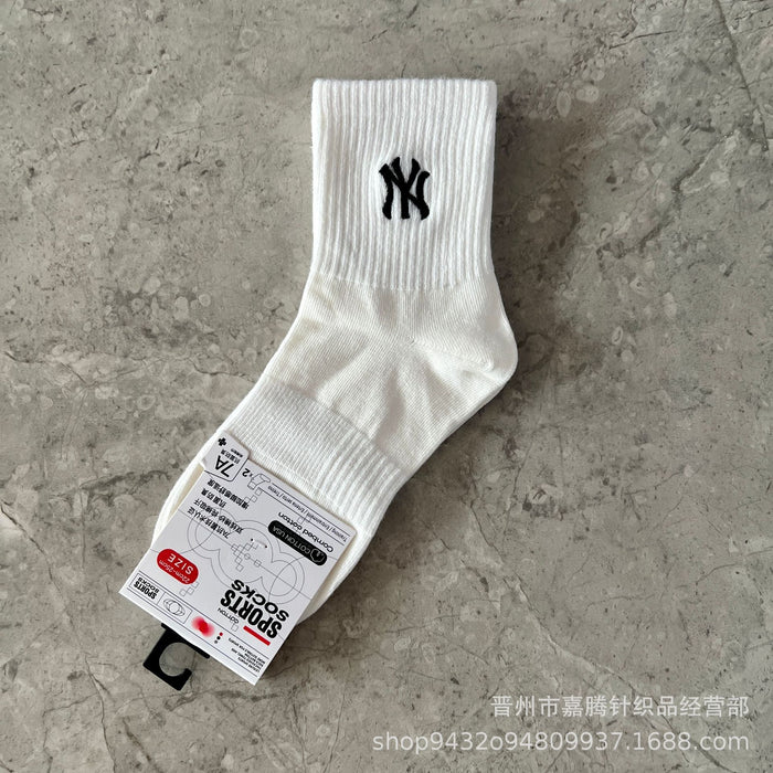 Wholesale Embroidered sports socks with combed cotton lettering socks in the middle tube