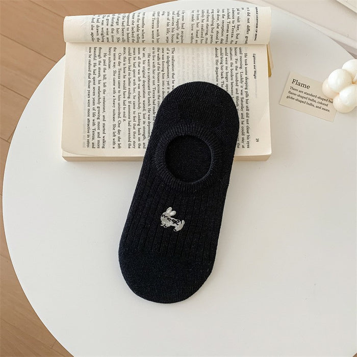 Wholesale Ship socks with anti slip and cotton heel, women's shallow mouth socks, gray cartoon embroidery, invisible