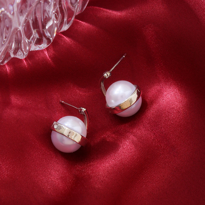 Wholesale Silver needle pearl earrings for women, niche design, high-end feel, new trendy earrings for the new year