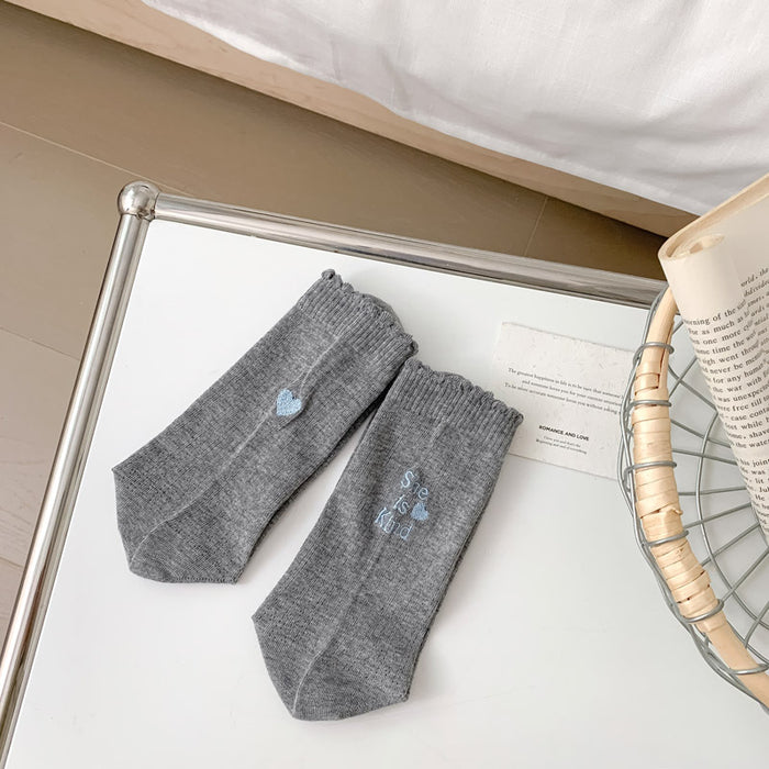 Wholesale Socks with heart-shaped embroidery mesh, fashionable stacking socks, independent packaging