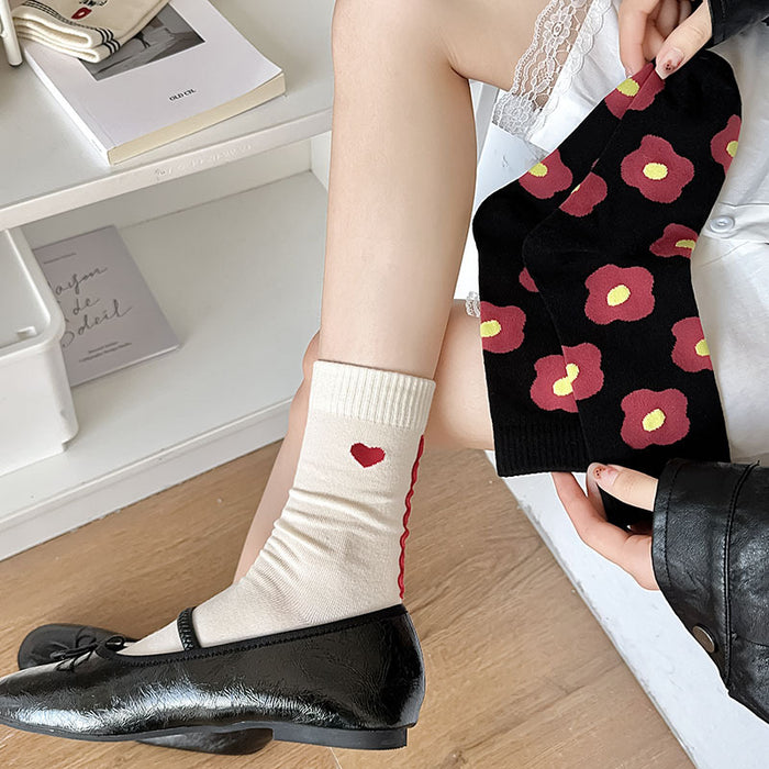 Wholesale Socks with small flower embroidery in the middle tube, versatile and trendy stacking socks
