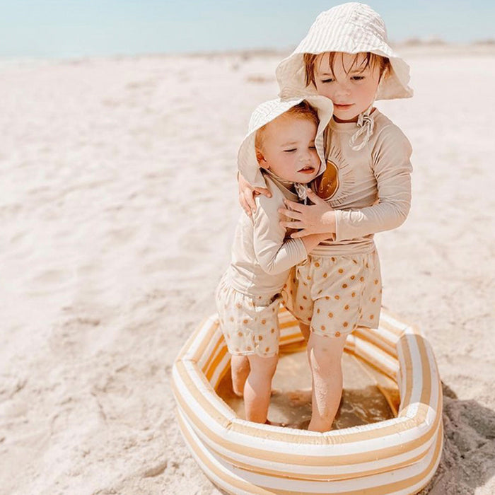 Wholesale Holiday long sleeved swimsuits, swim trunks, sunscreen split swimsuits, beach swimsuits