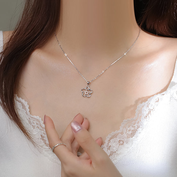 Wholesale New pentagram pendant with niche design, light luxury hollowed out star necklace, sweater, collarbone, necklace