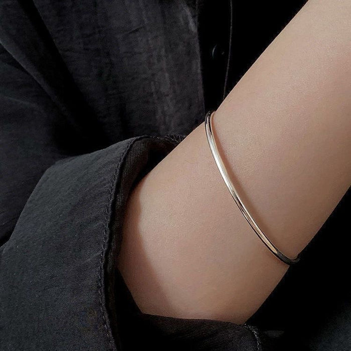 Wholesale Smooth surface pull-out bracelet with a minimalist design and a sense of luxury, exuding a high-end temperament