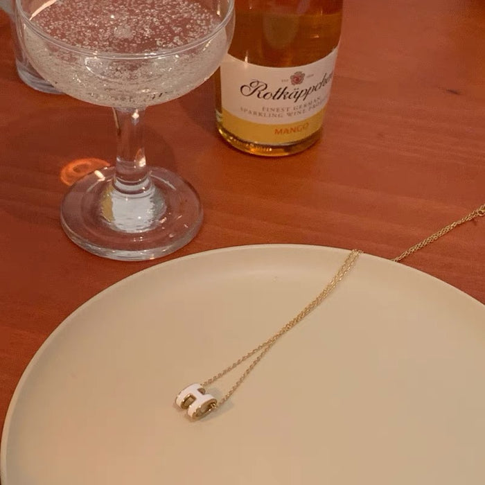 Wholesale H Letter Titanium Steel Necklace Women's Elegant  Necklace Chain