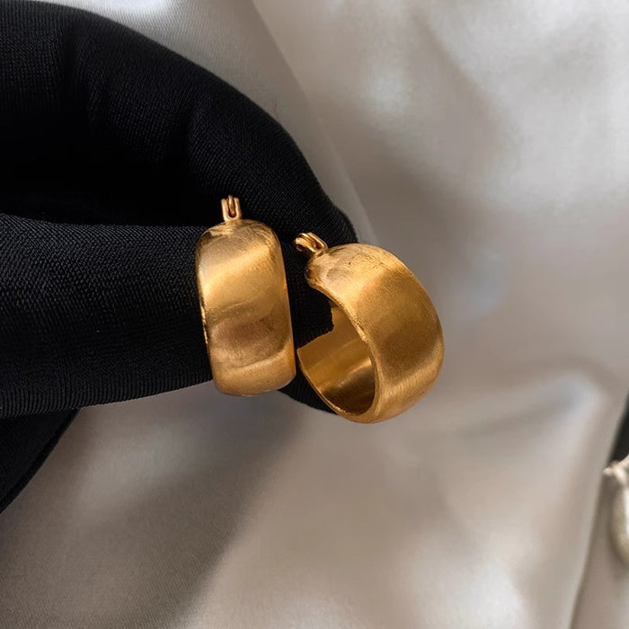 Wholesale Metallic silver brushed retro earrings, high-end light luxury, niche design, high-end exquisite earrings, earrings