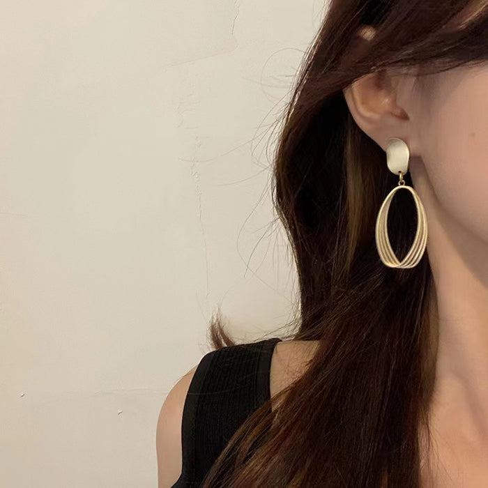 Wholesale Silver needle earrings with high-end feel, long geometric oval earrings, matte matte matte matte, fashionable earrings, trendy