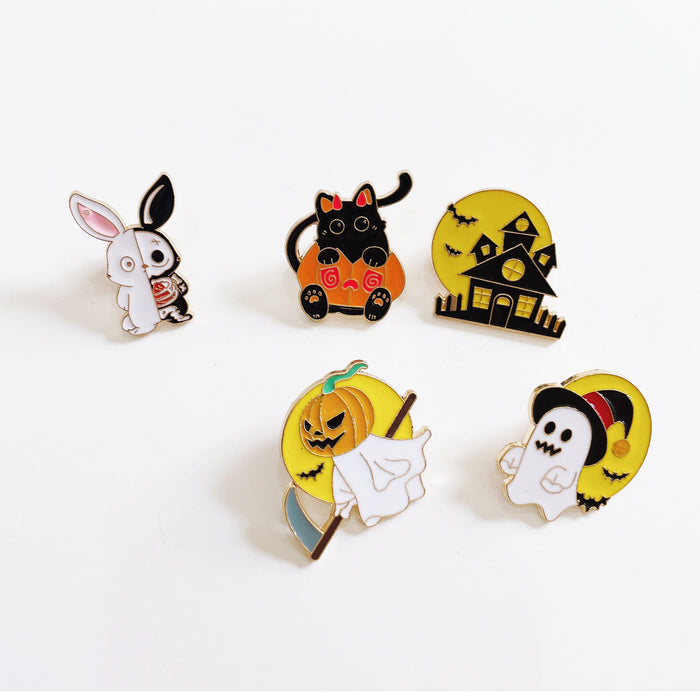 Wholesale  brooch cartoon funny ghost pumpkin metal badge cute skull bat pin men and women accessories
