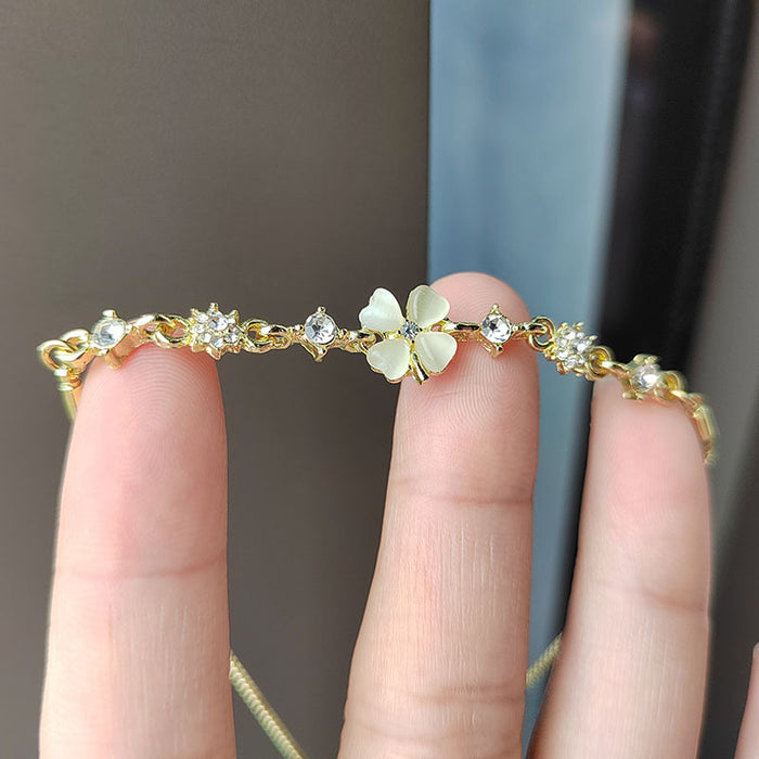 Wholesale Bracelet for Women Diamond Cat' s Eye Petals Flower Hand Jewelry