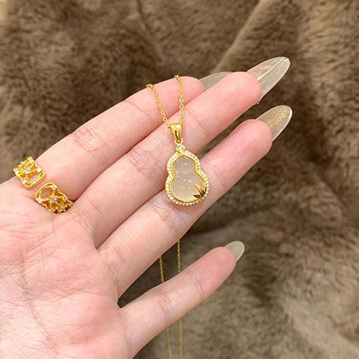 Wholesale  Golden Gourd Necklace for Women  Accessible Pendant Niche Design Elegant Clavicle Chain