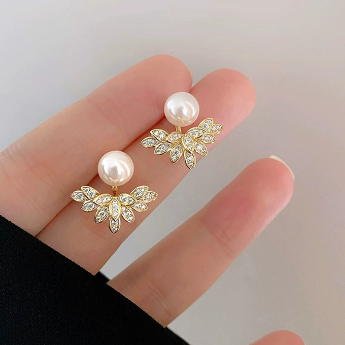 Wholesale Pearl earrings with exquisite temperament, light luxury. A pair of earrings with high-end design, light luxury earrings