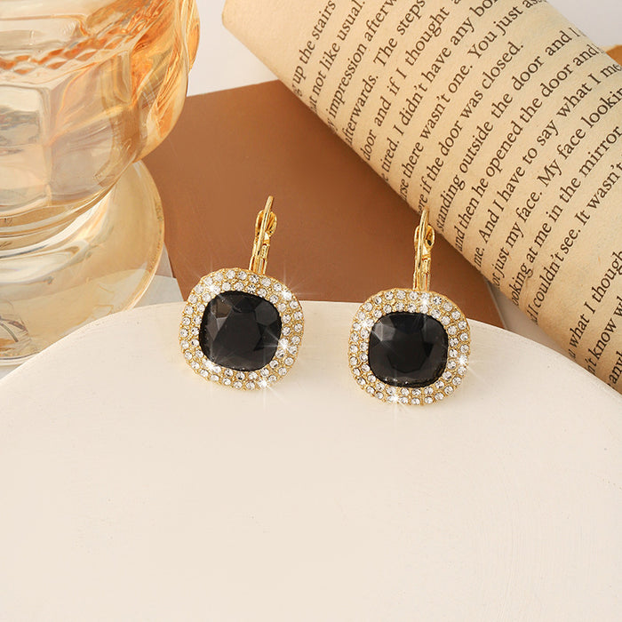 Wholesale Minimalist diamond studded female=niche fashion temperament earrings retro light luxury black earrings high-end silver needle wholesale