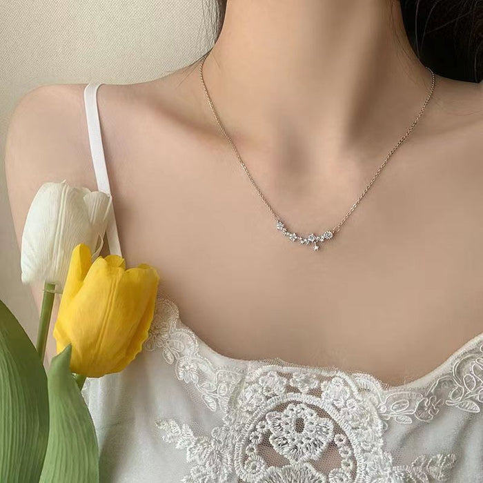 Wholesale Super sparkling zircon flower star necklace, light luxury, niche temperament, high-end accessory, collarbone chain necklace