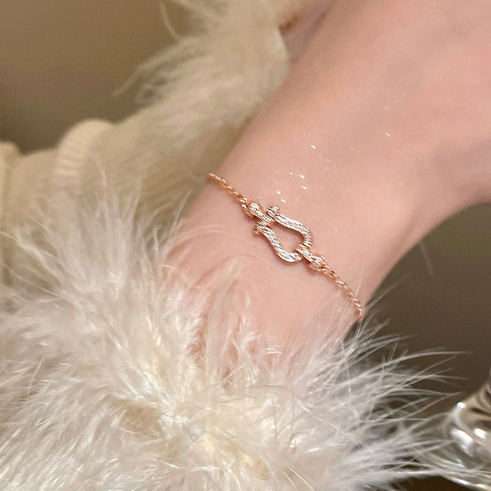 Wholesale Horseshoe buckle zircon bracelet for women, fashionable and high-end commuting wristband, niche, light luxury style, temperament, handmade accessories