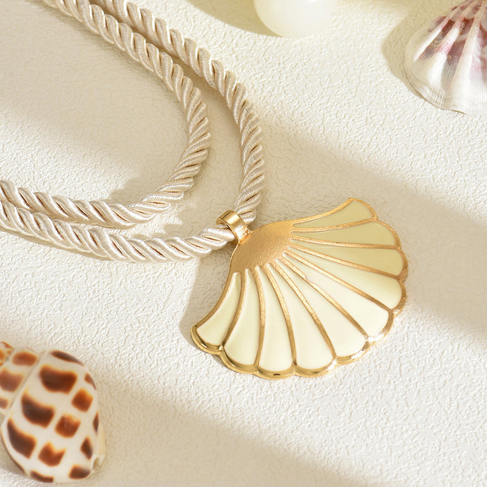 Wholesale Fashionable oil drop shell pendant necklace, beach niche design, scallop multi-layer woven rope accessory