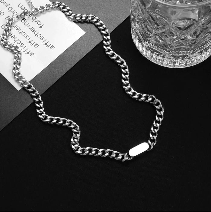 Wholesale Titanium steel light luxury necklace bracelet, men's and women's short collarbone chain, simple and cool style