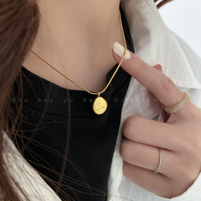 Wholesale Pendant necklace, high-end titanium steel lock chain, light luxury niche sweater chain