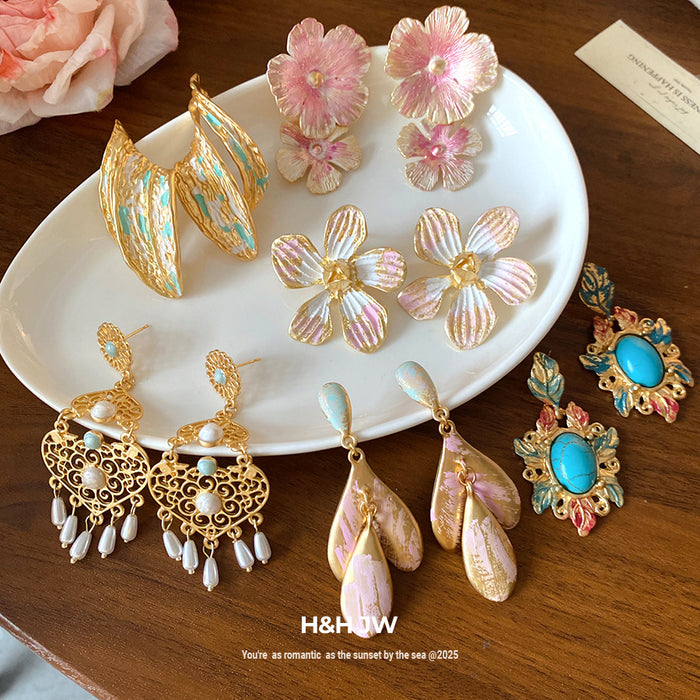 Wholesale Silver needle enamel flower earrings light luxury high-end earrings for women retro palace style all-match earrings design niche