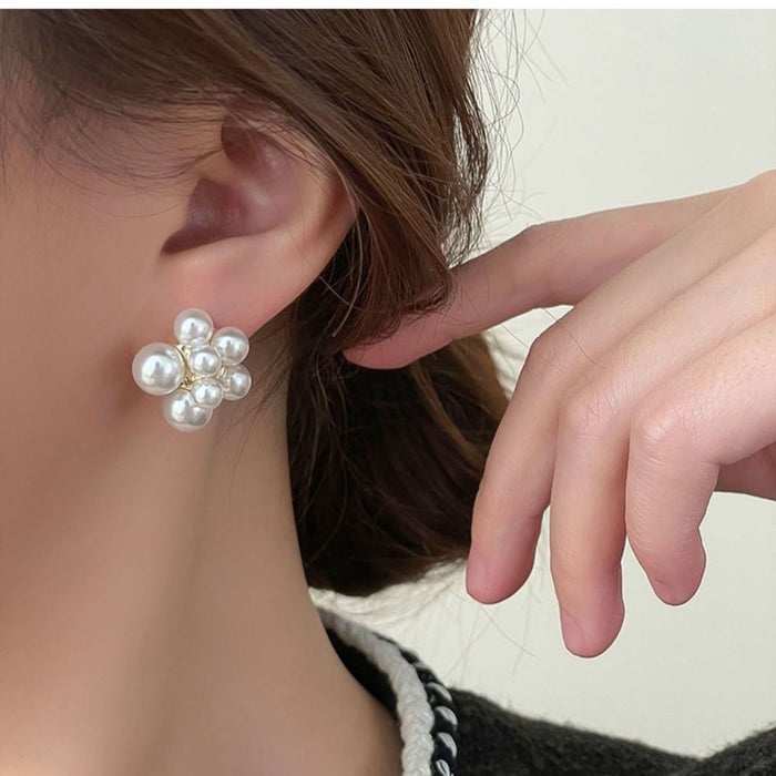 Wholesale High end luxury pearl earrings with retro and niche design, new unique accessories wholesale