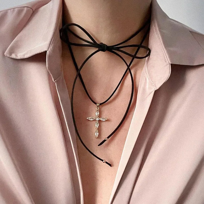 Wholesale Personalized jewelry, rope chain, heart pendant, niche star butterfly necklace, diamond studded cross necklace