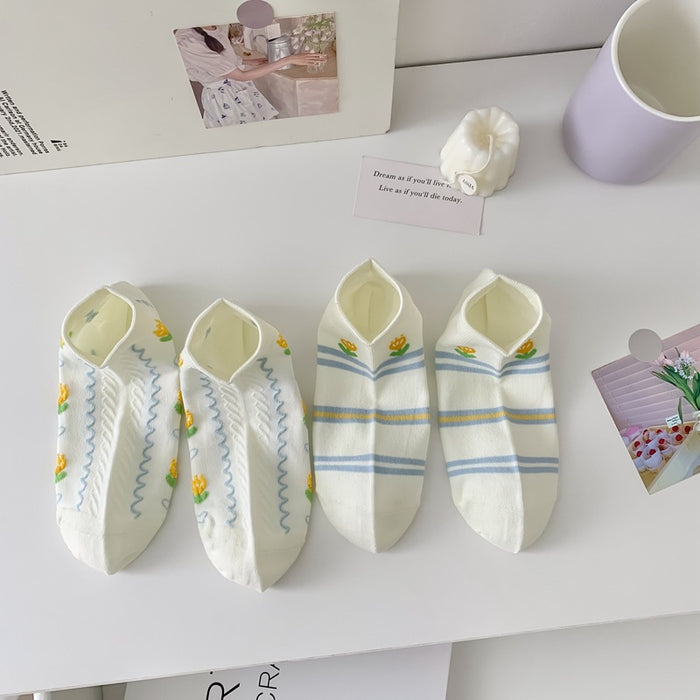 Wholesale All in one machine boneless cotton boat socks college style cute socks