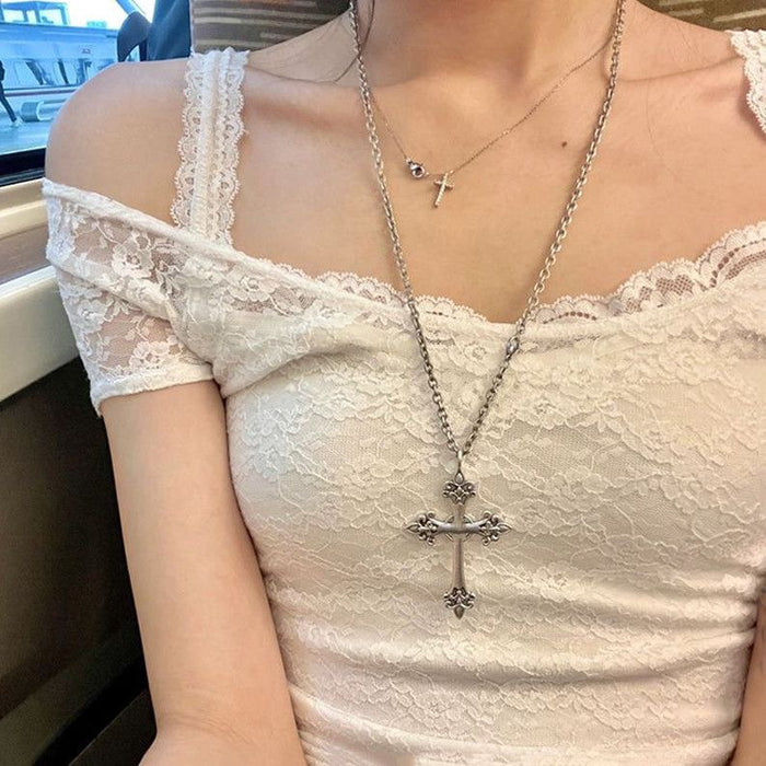 Wholesale Small niche design silver cross pendant retro necklace accessory