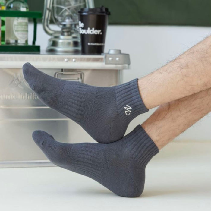 Wholesale Minimalist low cut short tube socks embroidered with letters, trendy sports