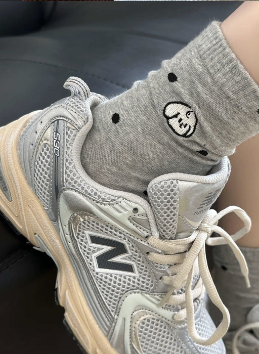 Wholesale Fashionable polka dot embroidery mid tube socks, simple and versatile stacking socks