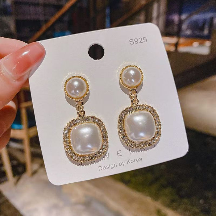 Wholesale Retro Love Pearl Earrings with a Light Luxury Charm, Fashionable and Personalized Earrings