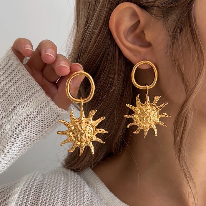 Wholesale Fashionable sunflower earrings, ear accessories, irregular folds, liquid accessories