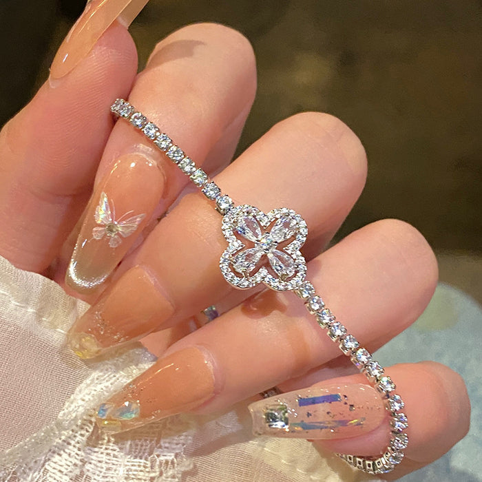 Wholesale Exquisite openwork four-leaf clover micro-set zircon bracelet