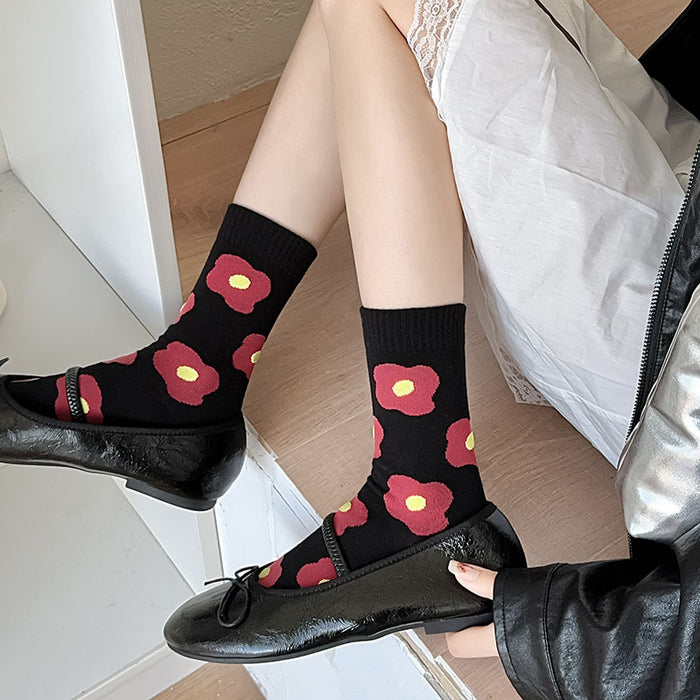 Wholesale Socks with small flower embroidery in the middle tube, versatile and trendy stacking socks