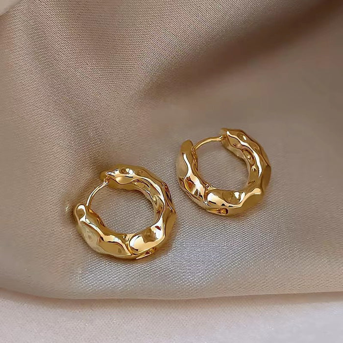 Wholesale Light luxury ear buckle, niche design, high-end feel, circle earrings, new ear loops, and simple earrings