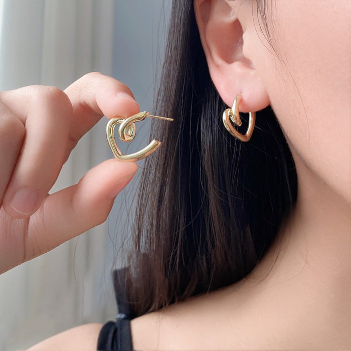 Wholesale New niche design heart shaped earrings for women with high-end temperament, heart-shaped earrings and earrings