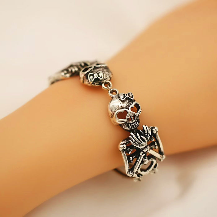 Wholesale Retro Silver Gothic Dark Personality Men' s and Women' s Skull Bracelet