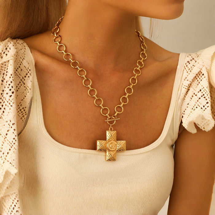 Wholesale Design a threaded cross necklace with a sense of luxury, individuality, versatility, and high-end feel. It is a collarbone chain