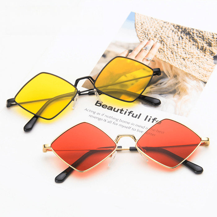 Wholesale Irregular glasses, wilted sunglasses, fashionable posing sunglasses