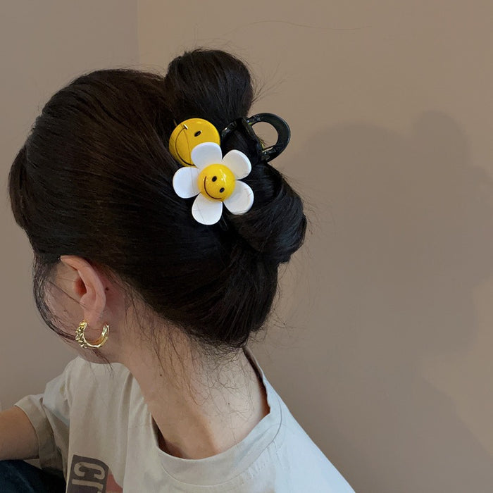 Wholesale Cute smiley face clip with high-end feel, heart-shaped hair clip at the back of the head