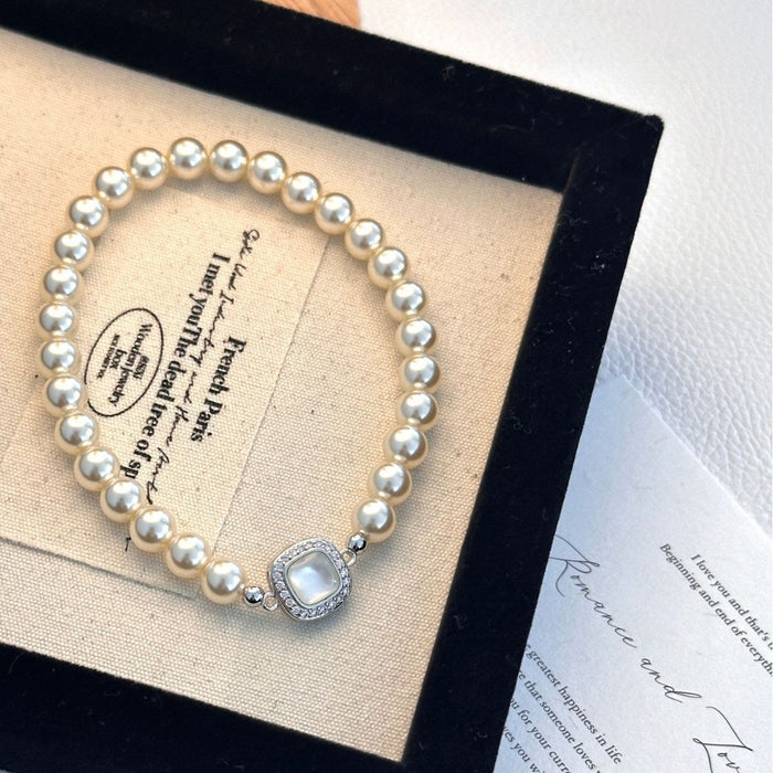 Wholesale Fashionable retro pearl double-layer women's light luxury temperament, high-end sense, niche personality pearl bracelet