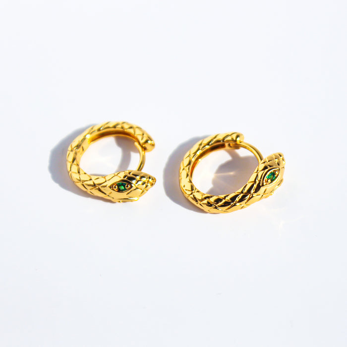 Wholesale Unique and niche personality snake earrings, green zircon eyes, snake shaped ear buckles
