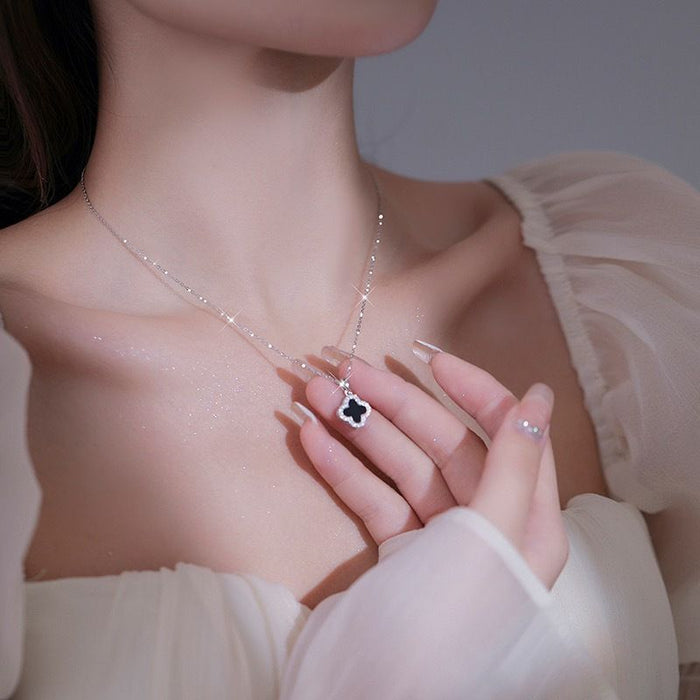 Wholesale Four leaf clover fashionable temperament necklace, light luxury, niche collarbone