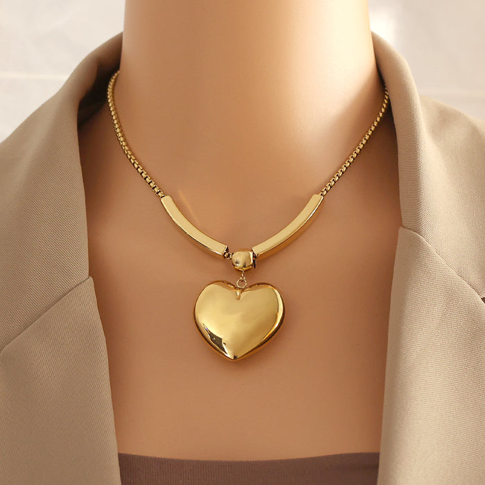 Wholesale Exaggerated Design Geometric Large Heart Necklace Hollow Pendant Personalized