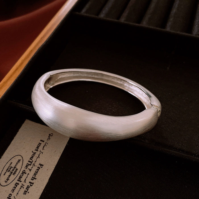 Wholesale Metal bracelet temperament light luxury high sense bracelet niche personality exaggerated jewelry women