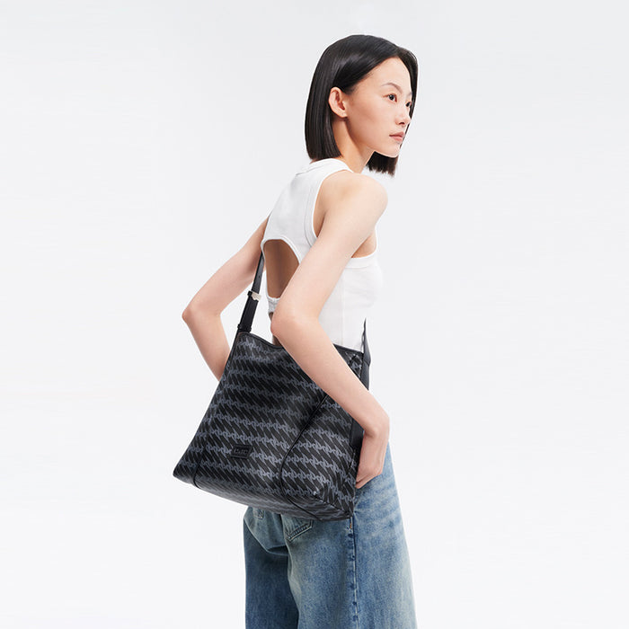 Wholesale New crossbody bag large capacity women's commuter shoulder bag with a lazy and relaxed feel