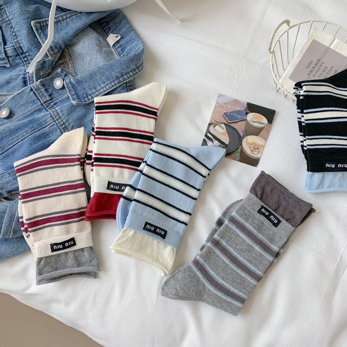 Wholesale Mid length socks with double ribbed stripes and letter labels, trendy cotton socks, minimalist design
