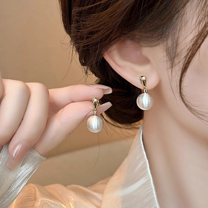 Wholesale Women' s Spherical Stud Earrings