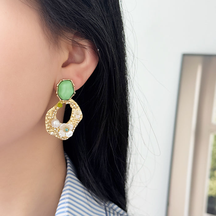 Wholesale Retro minimalist pearl earrings with a fashionable and high-end temperament, retro earrings with silver needles wholesale